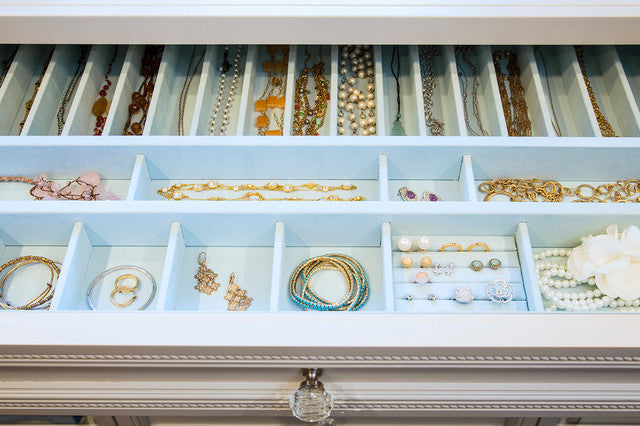 Building a Professional Wardrobe with Timeless Accessories