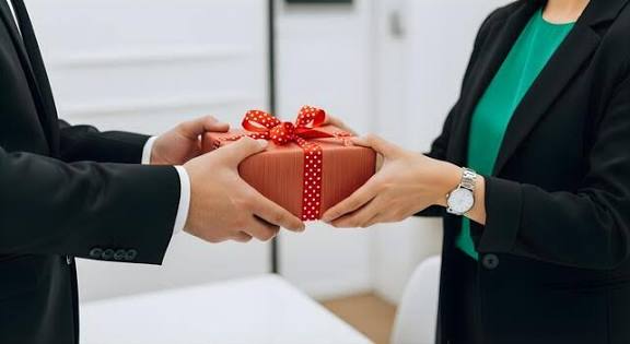 Corporate and Client Gifts Beyond Watches: What to Buy From Maybrands